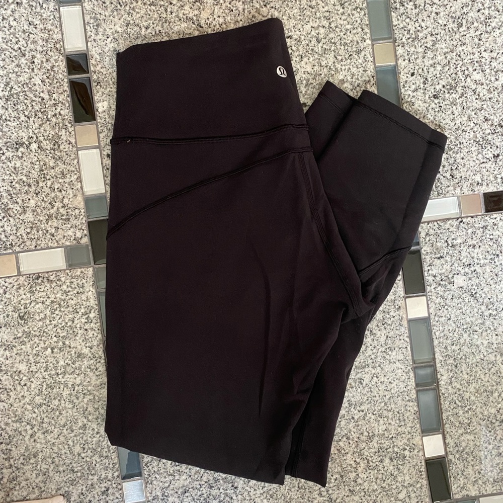 Lululemon black in movement legging 25” inseam